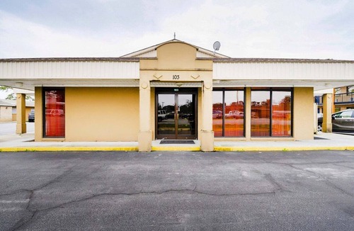 Williamston Apartment | 2 Full Bed|Smoking|Williamston
