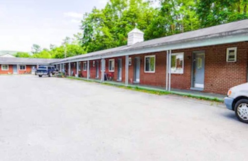 Blue Jay Apartment | 2 Full Beds|Nsmk|Beaver WV