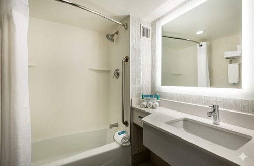 Downtown Albany Hotel | 2 Inviting Rooms near Times Union Center | Free Onsite Parking! | Group-Friendly