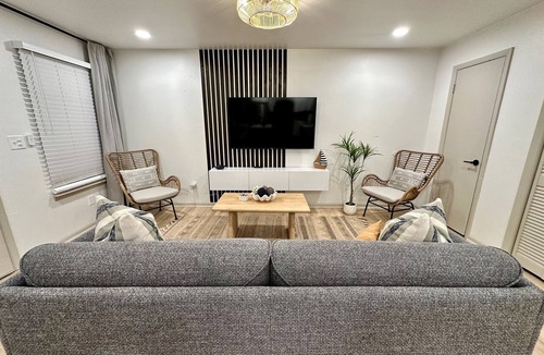 East Ocean View Apartment | 2 king beds -2nd fl walk 2 beach 5