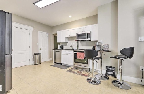 Memorial Square Apartment | 2 Mi to Downtown: Springfield Apt w/Balcony!