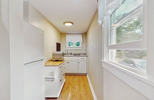 Osterville House | 2 Mi to Dowses Beach! Couples Haven in Osterville