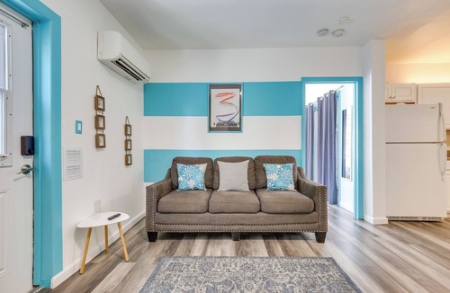 Royal Poinciana Cottage | 2 Mi to Ocean: Hollywood Beach Bungalow w/Patio