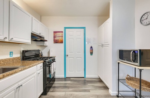 Royal Poinciana Cottage | 2 Mi to Ocean: Hollywood Beach Bungalow w/Patio