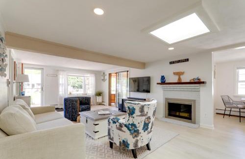 West Yarmouth House | 2 Mi to Seagull Beach: Charming Family Home
