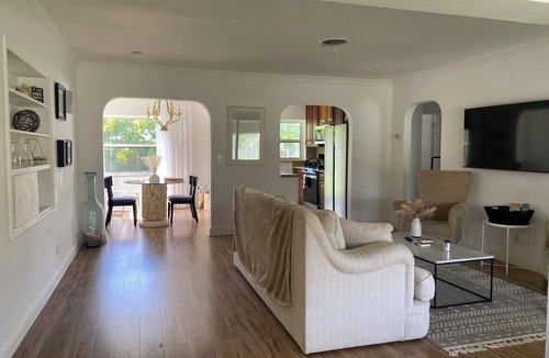 South Lake House | 2 miles from Hollywood beach and Downtown Hollywood