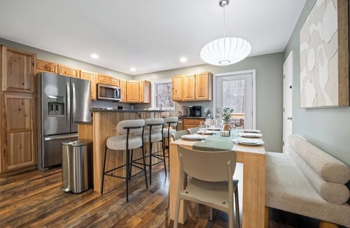 Edmond House | 2 min EndlessWall Trail - GameRm - Sauna - 5 min NRG -Hot Tub - Family friendly