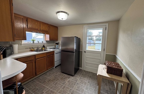 Broadkill Beach House | 2 Minute walk to the Beach. Tranquil 2-bedroom bungalow with AC/Broadkill Beach