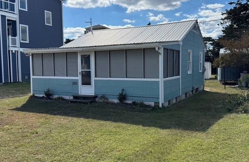 Broadkill Beach House | 2 Minute walk to the Beach. Tranquil 2-bedroom bungalow with AC/Broadkill Beach