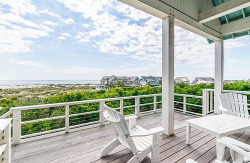 East Beach House | 2 Minute Walk to East Beach access 41 or 42! Spring/Summer dates just opened.