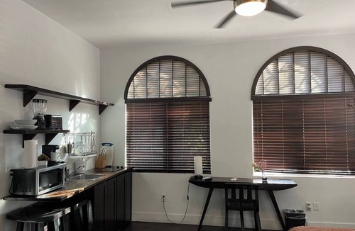 Morningside Hotel | 2 Queen Beds in Boutique Hotel free Street Parking
