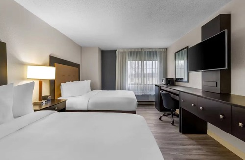 Brewerton Hotel | 2 Relaxing Units Perfect for Oneida Lake Adventures – Pets are Allowed