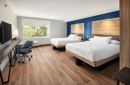 Dania Beach Hotel | 2 Roomy Units, Close to Frost Park and Tigertail Lake Park! Breakfast Included!