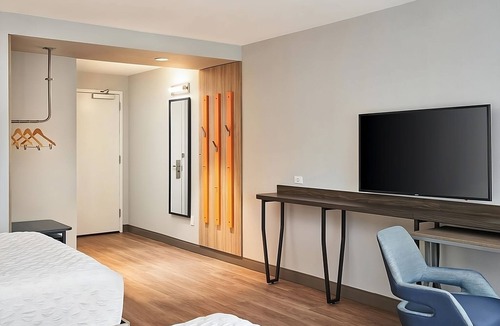 Dania Beach Hotel | 2 Spacious Units, Near Port Everglades Cruise Terminal - Breakfast Included