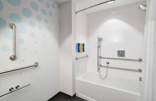 Dania Beach Hotel | 2 Spacious Units, Walk to Frost Park and Cozy Cove Marina - Free Breakfast!