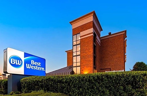 Coliseum Central Hotel | 2-Star Hotel ∙ Best Western Hampton Coliseum Inn
