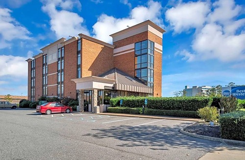Coliseum Central Hotel | 2-Star Hotel ∙ Best Western Hampton Coliseum Inn
