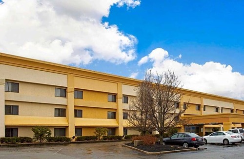 Auburn Hotel | 2-Star Hotel ∙ La Quinta Inn by Wyndham Auburn Worcester