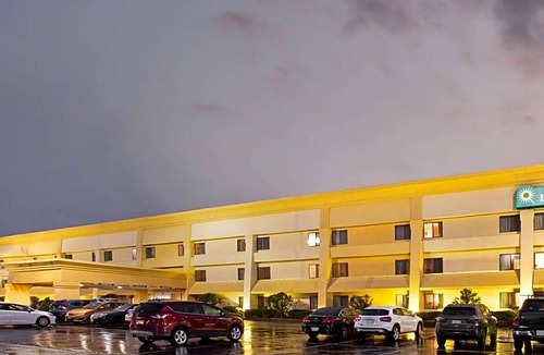 Auburn Hotel | 2-Star Hotel ∙ La Quinta Inn by Wyndham Auburn Worcester
