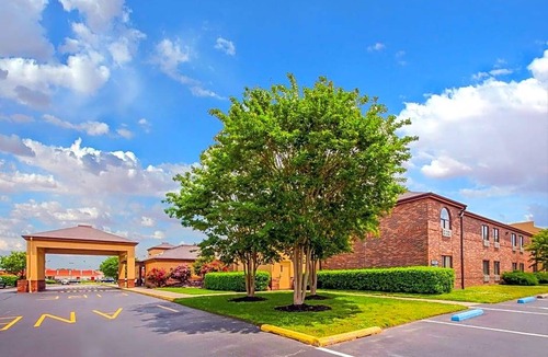 Salisbury Hotel | 2-Star Hotel ∙ Quality Inn Salisbury