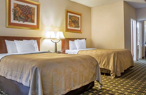 Batavia Hotel | 2-Star Hotel ∙ Quality Inn & Suites Palm Island Indoor Waterpark