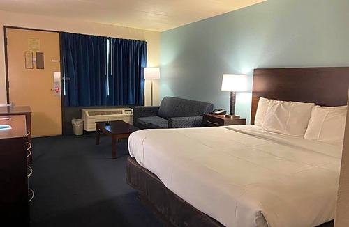 Rehoboth Beach Hotel | 2-Star Hotel ∙ Econo Lodge Inn & Suites - Rehoboth Beach