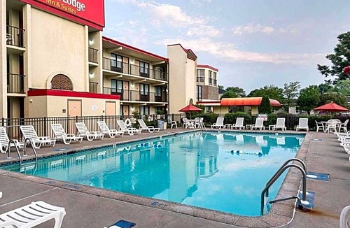 Rehoboth Beach Hotel | 2-Star Hotel ∙ Econo Lodge Inn & Suites - Rehoboth Beach