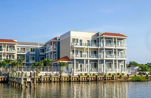 Chincoteague Hotel | 2-Star Hotel ∙ Fairfield Inn & Suites by Marriott Chincoteague Island Waterfront