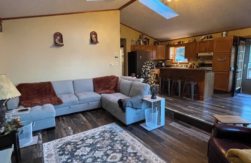 Ashland Cabin | 2-Story Cozy Pinehill Hideaway in Ashland/Mifflin with AC & Hot Tub!