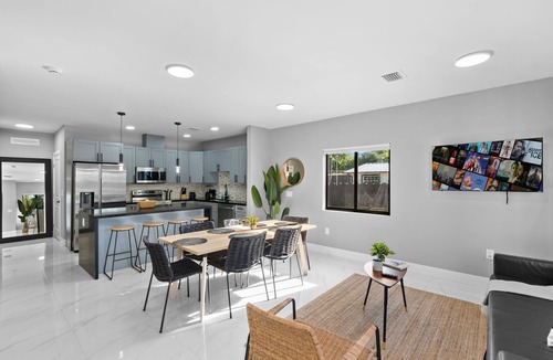 Allapattah House | 2-Story Townhouse w/Free Parking