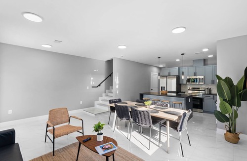 Allapattah House | 2-Story Townhouse w/Free Parking