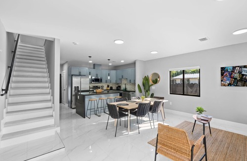 Allapattah House | 2-Story Townhouse w/Free Parking