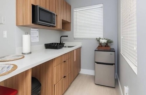 North Beach Apartment | 2 Studios for 6 | Near Dania and Hollywood Beach