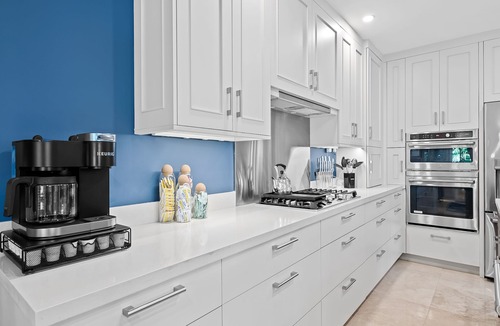 Hendricks and Venice Isles House | 2 Townhomes as 1 Mega Compound ~ Heated Splash Pool ~ 2 Jacuzzis ~ Walk to Las Olas Blvd.