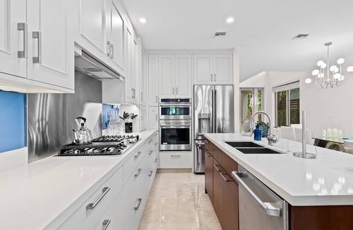Hendricks and Venice Isles House | 2 Townhomes as 1 Mega Compound ~ Heated Splash Pool ~ 2 Jacuzzis ~ Walk to Las Olas Blvd.