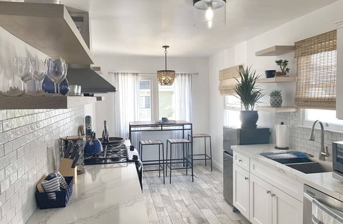 The Strand House | 2 Units - 2 Blocks2Beach - Ocean Views - PoolTable