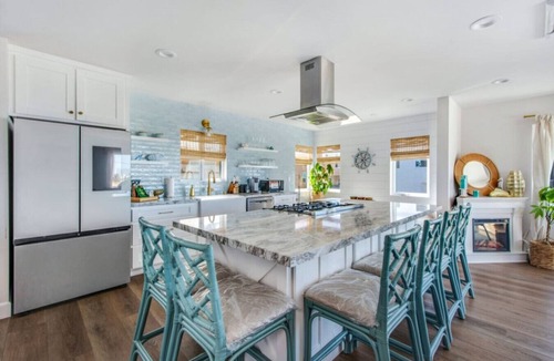 The Strand House | 2 Units - 2 Blocks2Beach - Ocean Views - PoolTable