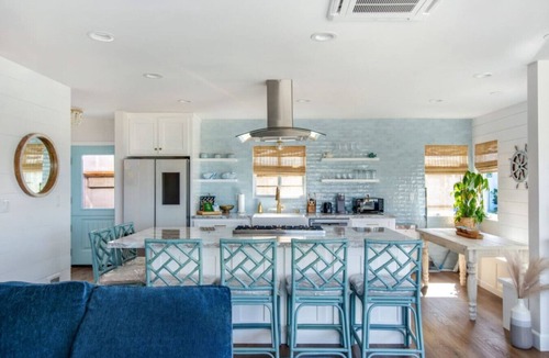 The Strand House | 2 Units - 2 Blocks2Beach - Ocean Views - PoolTable