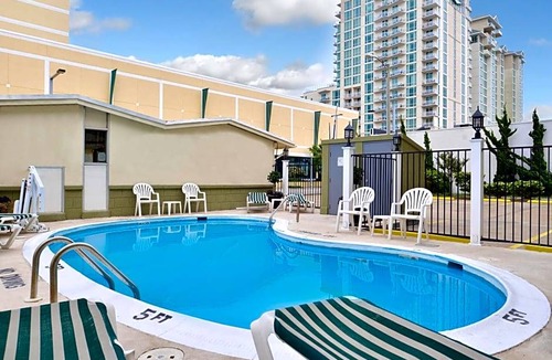 Northeast Virginia Beach Hotel | 2-Star Hotel ∙ SureStay Hotel by Best Western Virginia Beach Royal Clipper