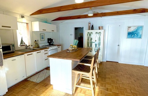 South Dennis Cottage | 2 Waterfront Cottages - 3 & 2 BR - on Follins Pond