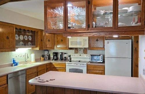 Country Club Estates House | 20% discount on your beach getaway! Sleeps 10. Near the beach and boardwalk.