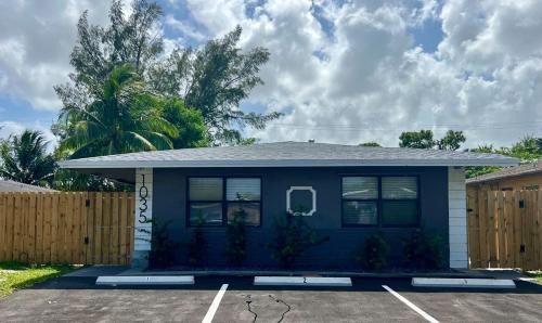 Central Fort Lauderdale Apartment | 20 OFF Golden Hour BBQ 10 MIN Beach Airport FL