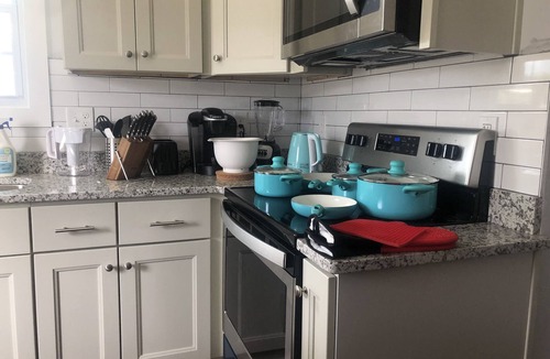 Norfolk Apartment | *20% OFF Newly Remodeled #3* 5min walk to the Beach, Amazing Virginia Pro Host.