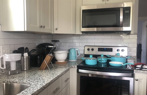 Norfolk Apartment | *20% OFF Newly Remodeled #3* 5min walk to the Beach, Amazing Virginia Pro Host.