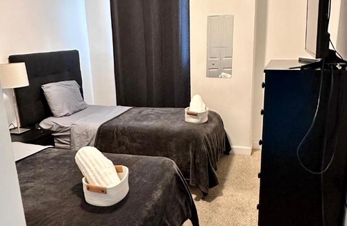 Coral Way House | 202 Private bedroom in Miami - Coral Gables