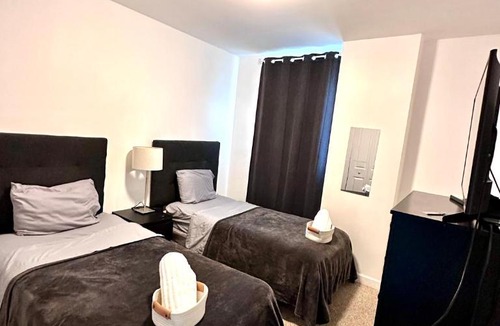 Coral Way House | 202 Private bedroom in Miami - Coral Gables
