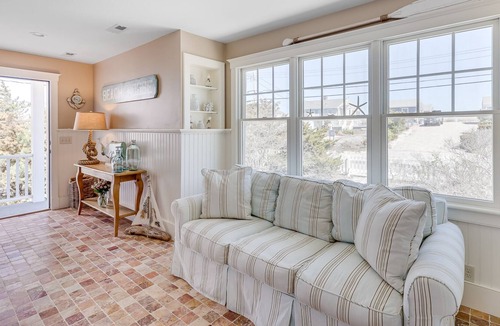 East Sandwich House | 204 North Shore Blvd - A beauty on the Boulevard