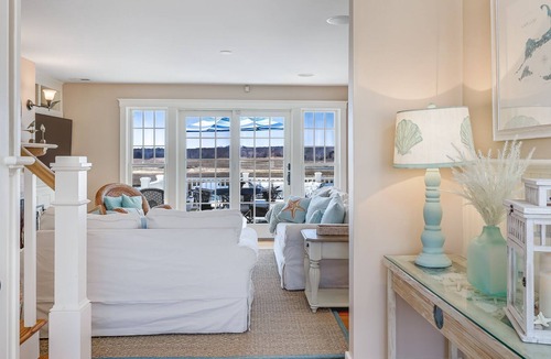 East Sandwich House | 204 North Shore Blvd - A beauty on the Boulevard