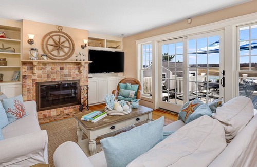 East Sandwich House | 204 North Shore Blvd - A beauty on the Boulevard