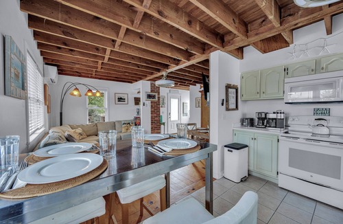 Lewes House | 209B Midland "The Cottage" Less than two blocks to Lewes Beach!